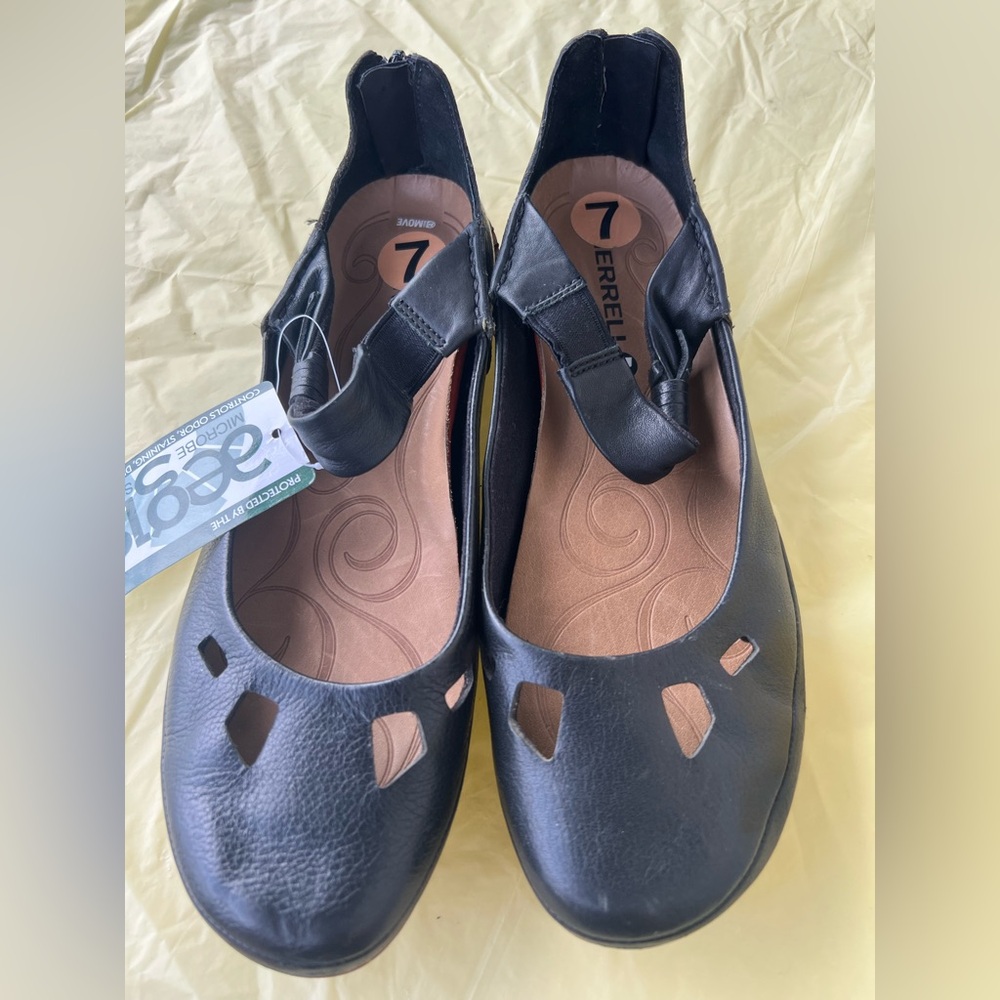 Brand New Women’s Merrell Ballet/Mary Jane Flat  Leather  -Sz 7